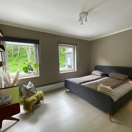 Апартаменты Charming In Center With Free Parking