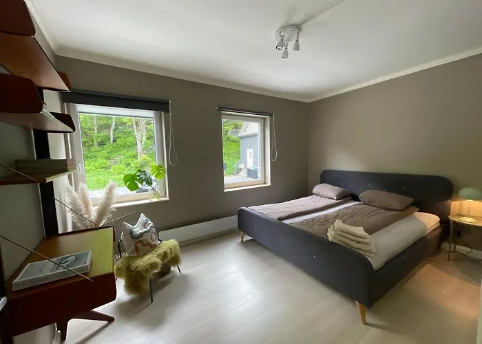 Апартаменты Charming In Center With Free Parking